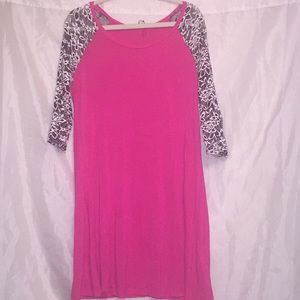 Hot pink dress 🌸 black/white lace sleeves 3x 🌸